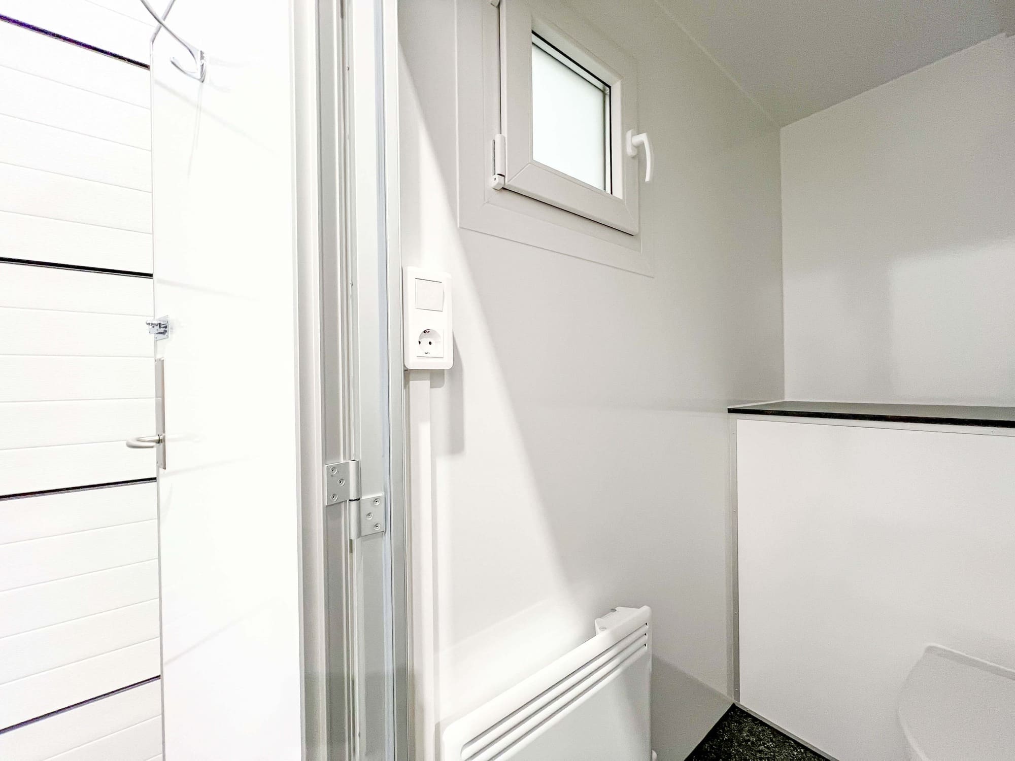 TYPE 240: TOILET TRAILER WITH 2 TOILETS : GRINDER-9